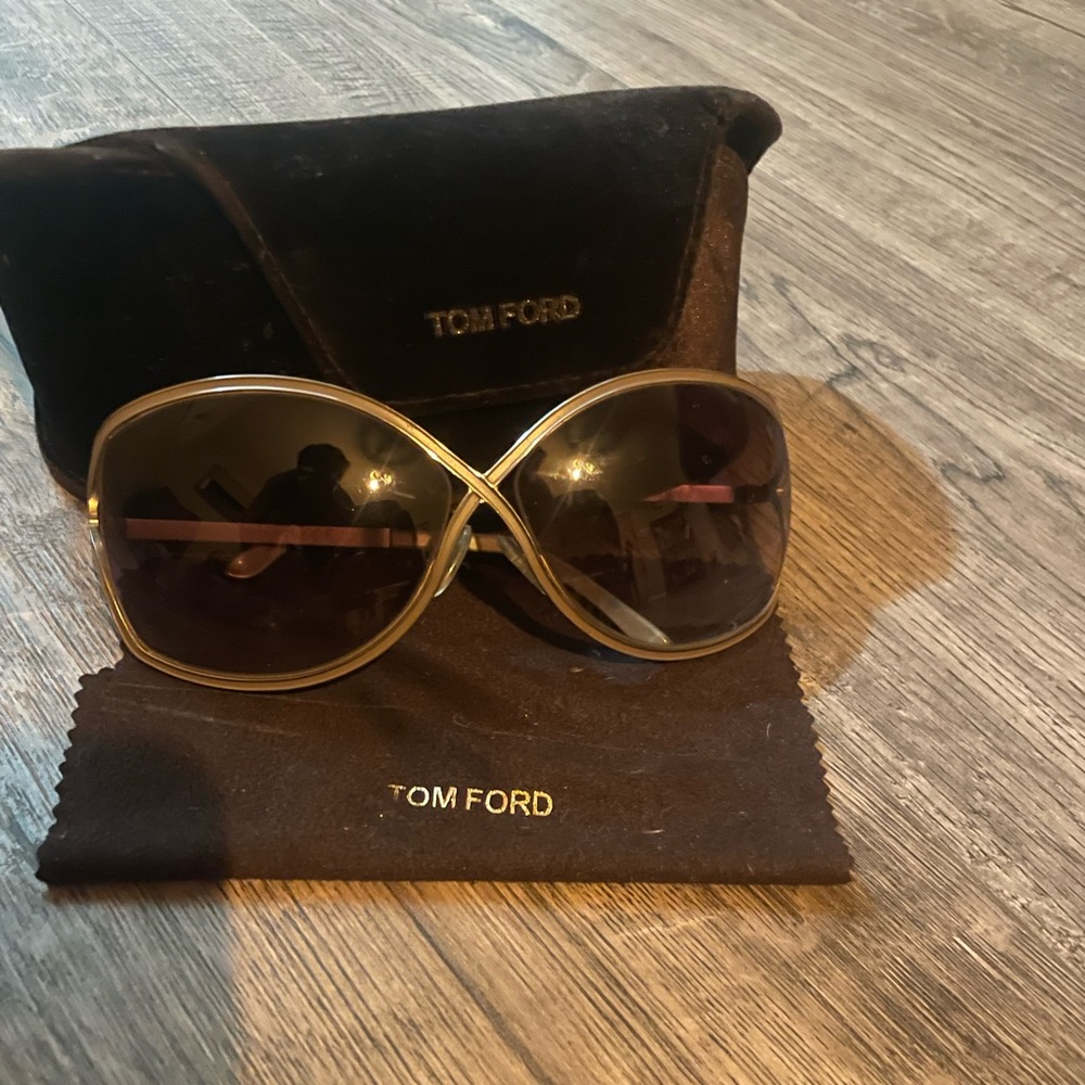 Tom Ford Whitney sunglasses dark smoke lenses 64 mm with case FT0117